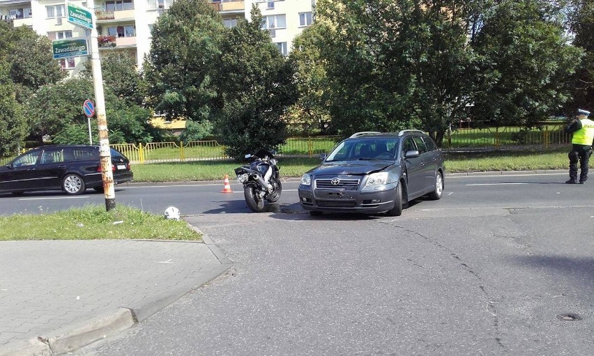 Stłuczka na ul. Zawadzkiego w Szczecinie. Ranny motocyklista