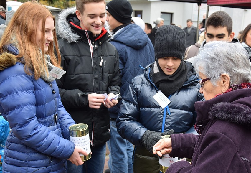 Na jarosławskim Starym Cmentarzu po raz kolejny kwestowano...