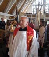 Wprowadzenie relikwii krwi św. Jana Pawła II w kościele na Kowalowcu w Radomsku [ZDJĘCIA]