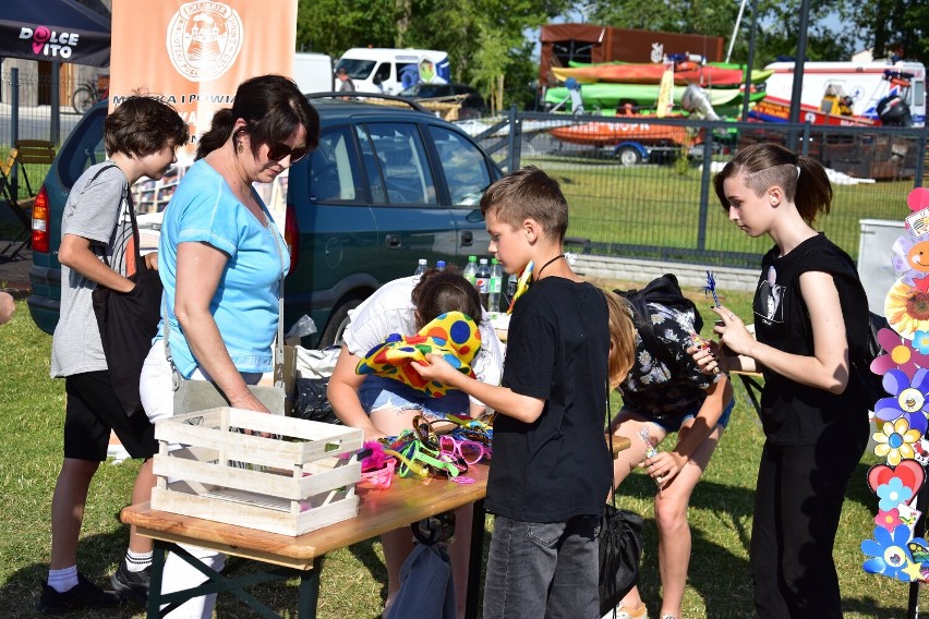 Migawki w Bajkowego Festynu Rodzinnego nad jeziorem w Żninie