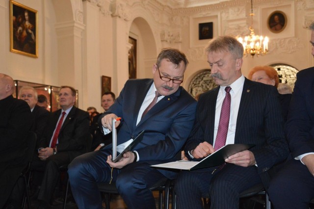 Burmistrz Krzyszof Kaliński (z prawej) i starosta Krzysztof Figat