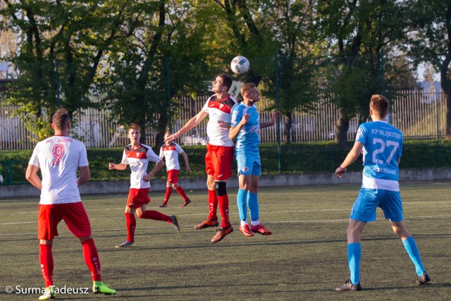 Spotkanie rozegrano na boisku ze sztuczną trawą na stadionie przy ulicy Ceglanej w Stargardzie