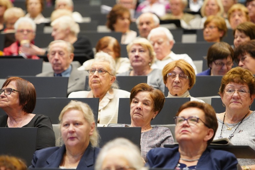 Wielkopolscy seniorzy nie tylko licznie przybyli na forum,...