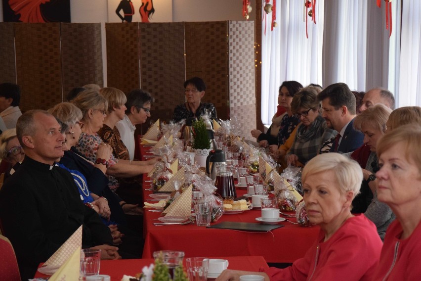 Malbork. Spotkanie opłatkowe członków Polskiego Związków Niewidomych [ZDJĘCIA]. Już czuć atmosferę Bożego Narodzenia