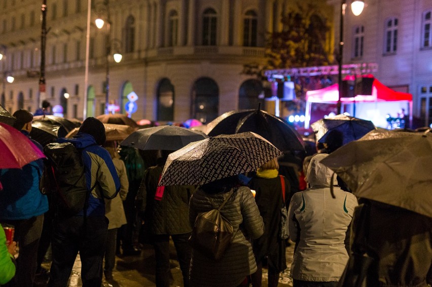 "Wszystkie światła na Prezydenta". Co w nocy działo się pod...