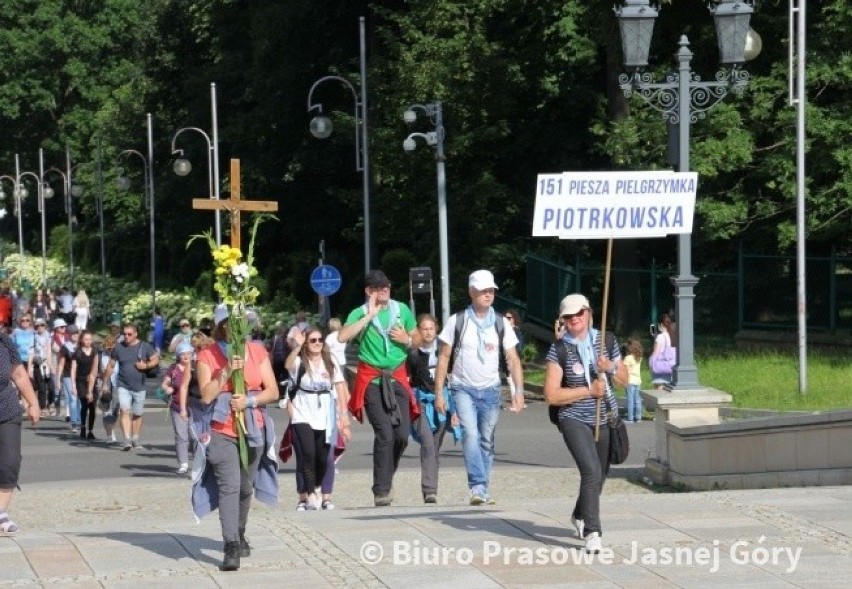 Sztafetowa pielgrzymka z Piotrkowa dotarła na Jasną Górę