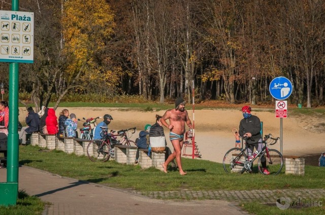 Zobacz kolejne zdjęcia. Przesuwaj zdjęcia w prawo - naciśnij strzałkę lub przycisk NASTĘPNE