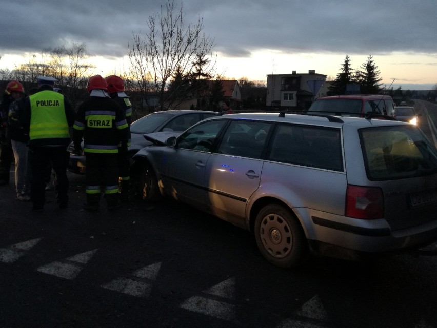 Wypadek w Mokrem. Jedna osoba ranna [zdjęcia]