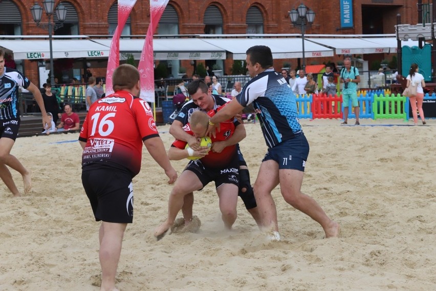 Rugby na plaży w Manufakturze. Zobacz zdjęcia z turnieju