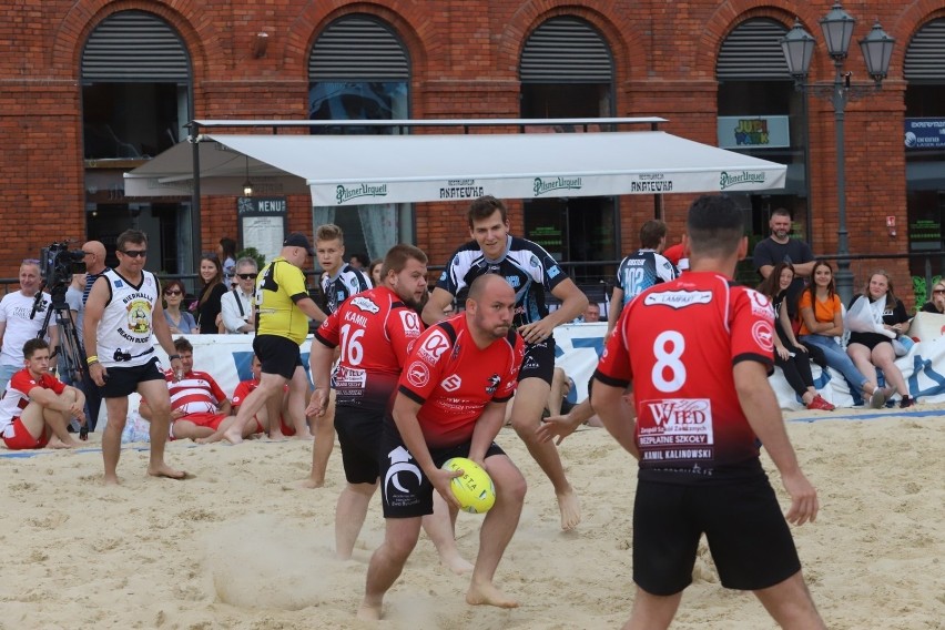 Rugby na plaży w Manufakturze. Zobacz zdjęcia z turnieju