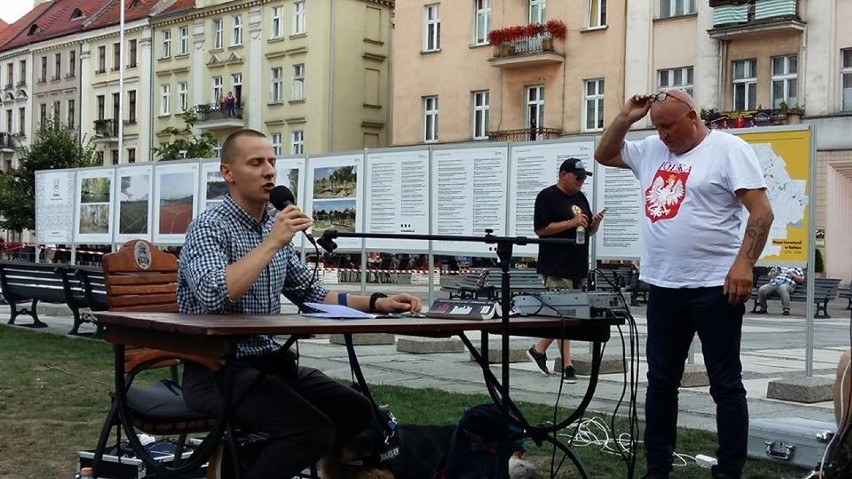 Jacek Międlar promuje swoją książkę w Kaliszu. Na spotkanie...