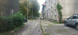 Dziurawa i wyboista ulica Proletariacka ze Skwerem Szyperskiego w Wałbrzychu do remontu - zdjęcia
