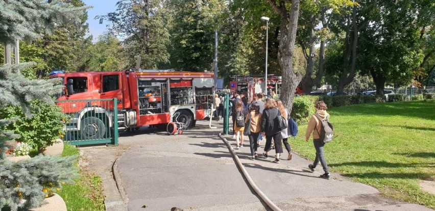 493 osoby ewakuowane z I LO w Tczewie. Pożar w sali gimnastycznej