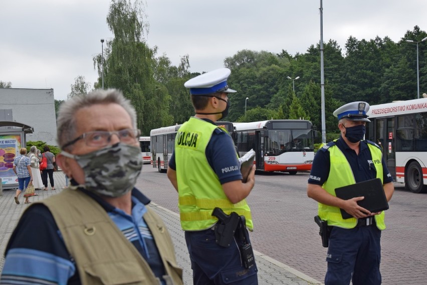 Jastrzębie-Zdrój: policja kontroluje noszenie maseczek w...