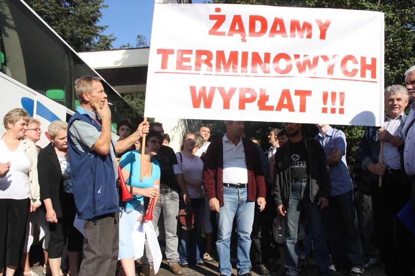 Pracownicy Odlewni Żeliwa z Zawiercia strajkowali w Katowicach [ZDJĘCIA]