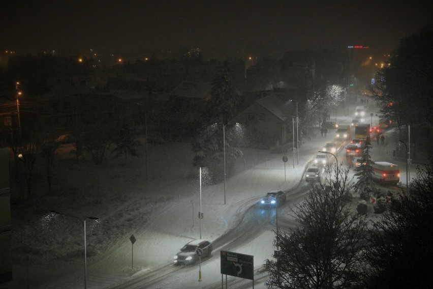 Atak zimy w Kwidzynie! Solidnie popadało w całym regionie. Uważajcie na drogach, IMGW wydał ostrzeżenie