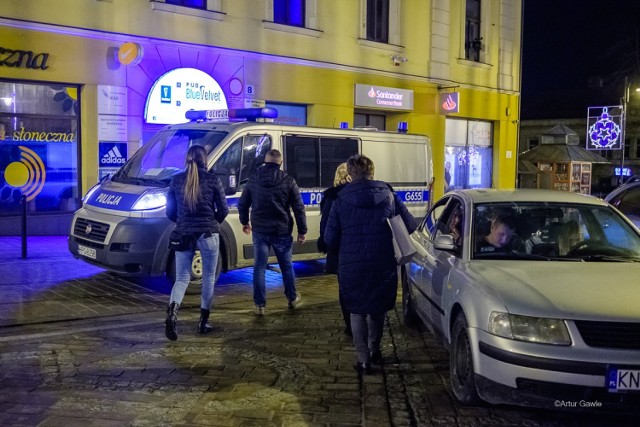 Policja i sanepid skontrolowali trzy tarnowskie kluby, które otworzyły się w minioną sobotę