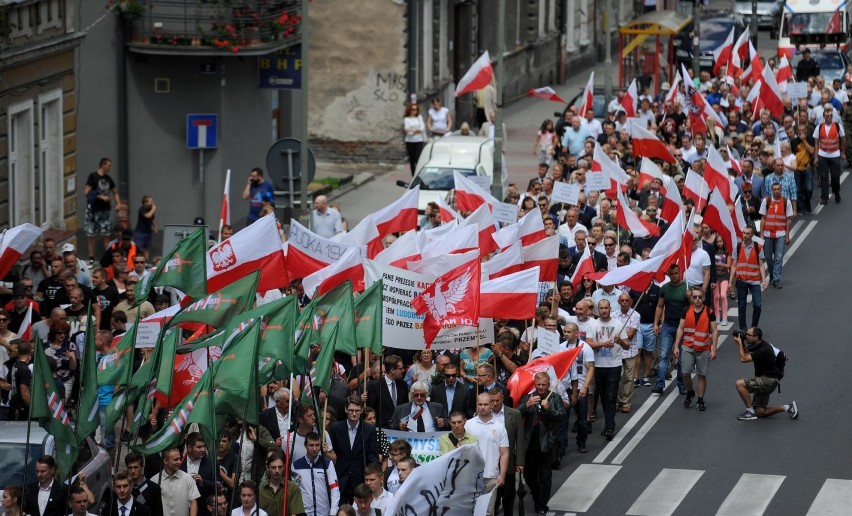 W niedzielę ulicami miasta przeszedł Marsz Pamięci Ofiar...