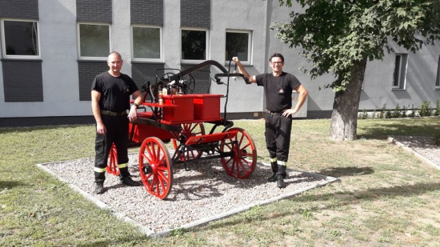 Strażacy odnowili sikawkę konną.