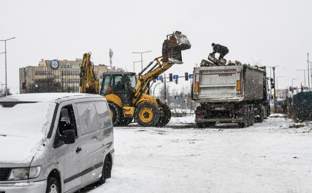Na Kapuściskach w Bydgoszczy rozpoczęło się grodzenie terenu pod budowę Lidla. Mieszkańcy okolicznych terenów martwią się gdzie teraz będą parkowali samochody...