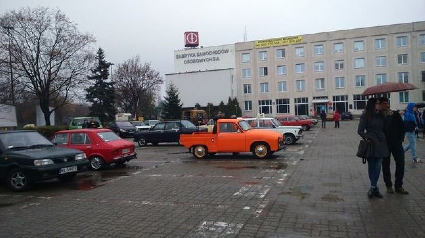 Auta wyprodukowane w FSO Warszawa na Żeraniu - w centrum uwagi pomarańczowa Syrenka / Fot. Jarosław Franciszek Furmaniak