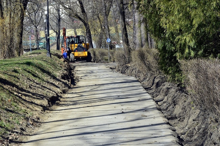 Gorlice. Park miejski zamknięty. Trwają prace remontowe