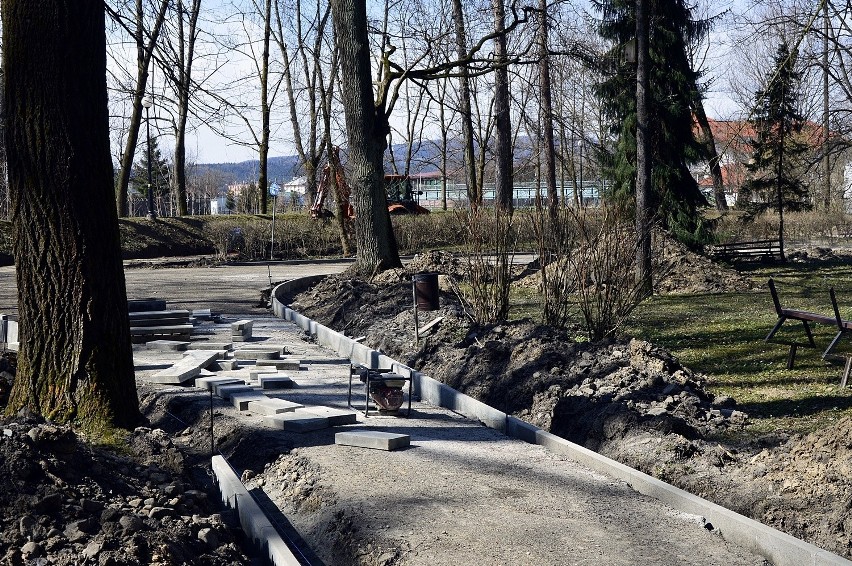 Gorlice. Park miejski zamknięty. Trwają prace remontowe