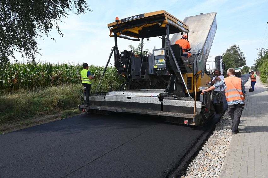 Trwa przebudowa drogi powiatowej nr 4315P w Broniszewicach