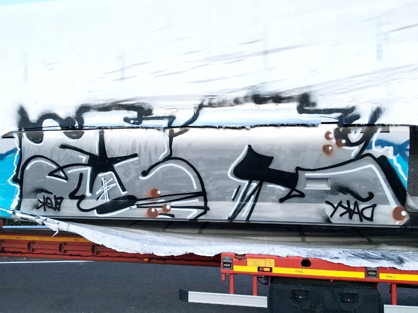 Graffiti i zniszczony ładunek. Przedsiębiorca z Lublina oferuje 50 tysięcy złotych za pomoc w schwytaniu sprawcy
