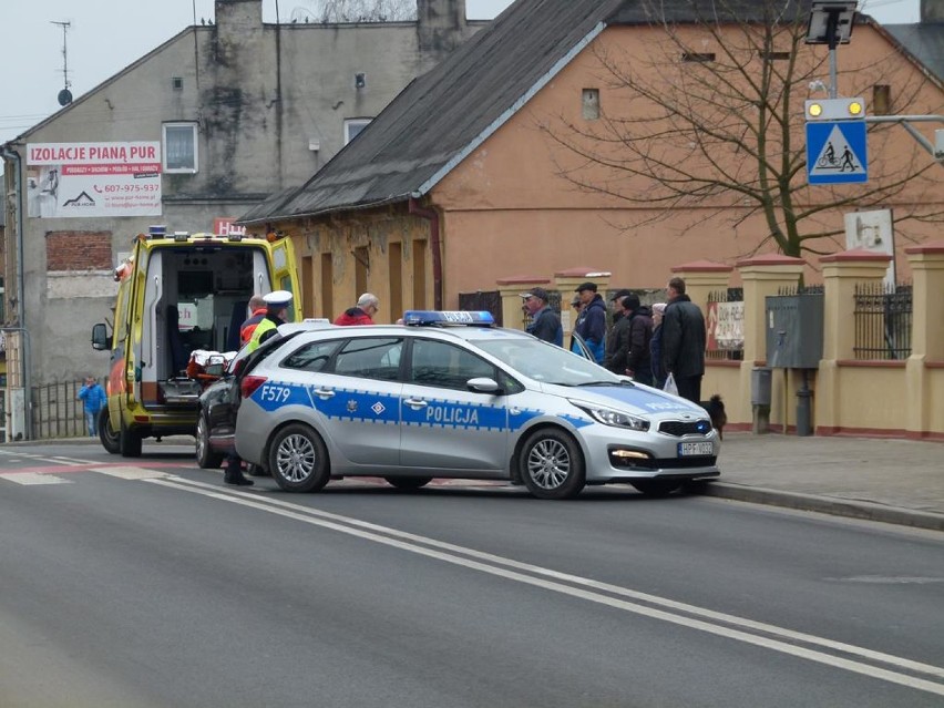 Wypadek na ul. Kościelnej w Zduńskiej Woli. Potrącony pieszy