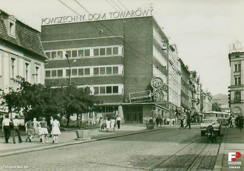 1972 , Dom handlowy przy ulicy Słowackiego w Wałbrzychu