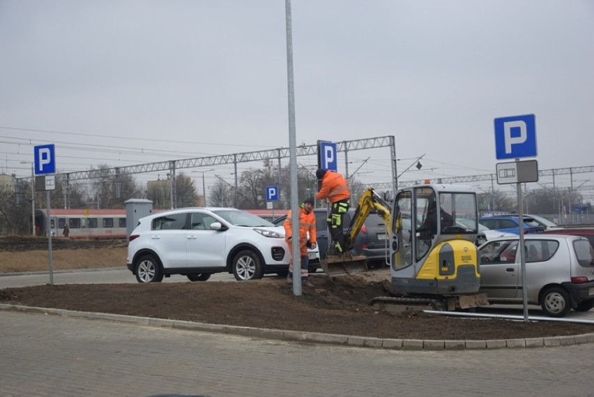 Przy dworcu PKP w Dębicy powstały nowe parkingi