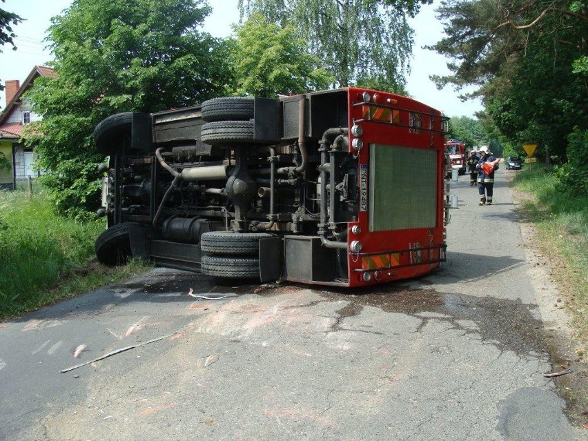 Strażacy z OSP w Urbanowie mieli kolizję. Wóz prowadził...