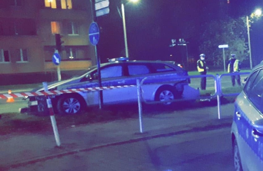 Wypadek radiowozu w Częstochowie. Pijany kierowca uciekł, ranni policjanci trafili do szpitala