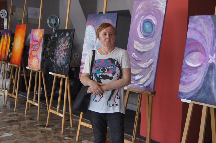 Wernisaż wystawy Beaty Bujacz „Duszą malowane" w MDK w Radomsku. Trwają Spotkania Integracyjne 2022. ZDJĘCIA