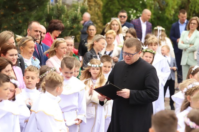 W sobotę (21.05) w parafii św. Antoniego na Wrzosach dzieci przystąpiły do Pierwszej Komunii Świętej.