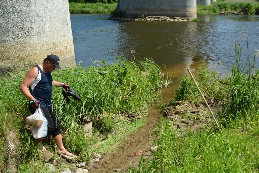 Rafał Żak płynie na pontonie z Podlasia do Bałtyku. Minął już Ostrołękę i Różan. Zobaczcie, co mówi o swojej wyprawie!