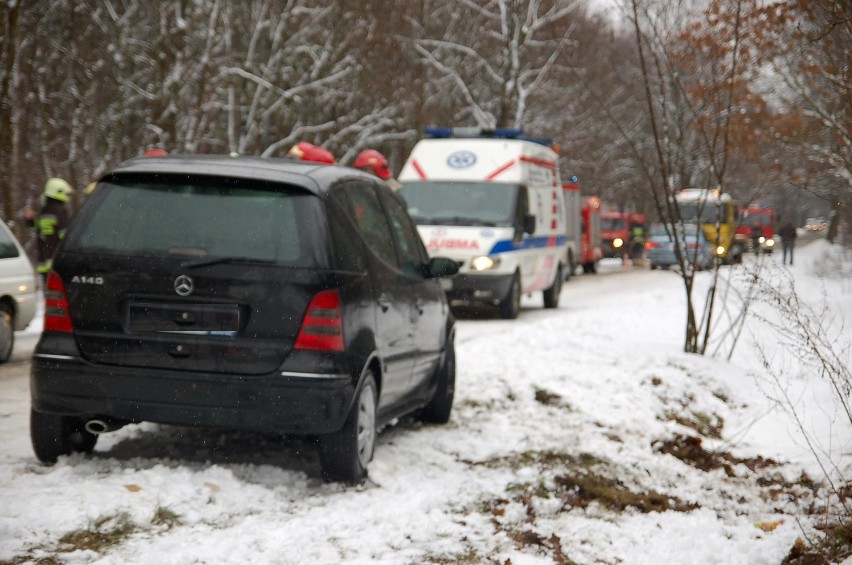 Mercedes dachował pod Zbąszyniem. [ZDJĘCIA,VIDEO]