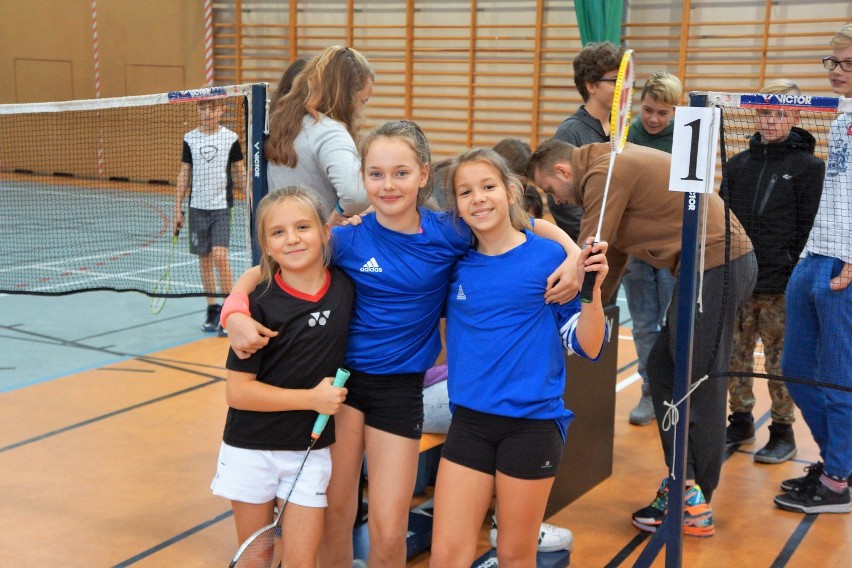 Młodzi badmintoniści z SP 3 Władysławowo i ZSO Hel