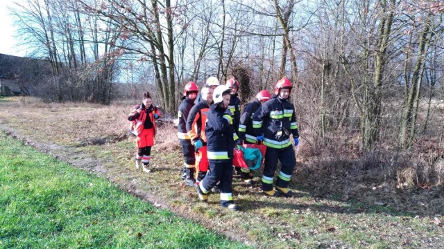 Strażacy z Powiśla w tym roku już dziewięć razy pomagali ratownikom medycznym w transporcie pacjenta. Za cały ubiegły rok podobnych interwencji mieli zaledwie pięć.