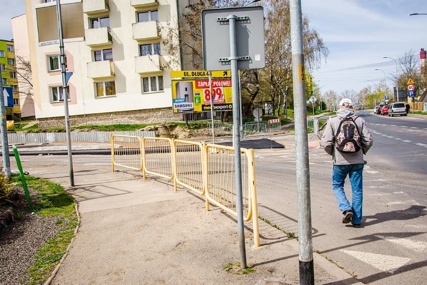 Wałbrzych: Remont ulicy Dunikowskiego. Drogowcy wylewają nowy asfalt.  (ZDJĘCIA)