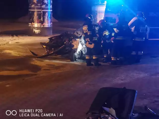 Do wypadku na ulicy Mieszka I w Poznaniu doszło w środę po godz. 22. Kierujący seatem uderzył w słup wiaduktu pod ulicą Lechicką. Przejdź dalej --->