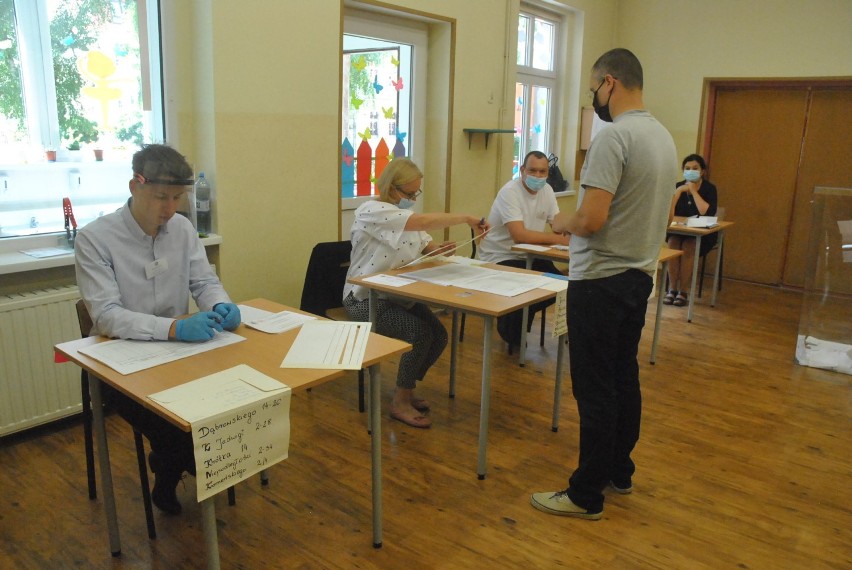 LESZNO. Wybory prezydenckie 2020 - leszczyniacy głosują w drugiej turze. Jaka jest frekwencja w Lesznie? [ZDJĘCIA] 