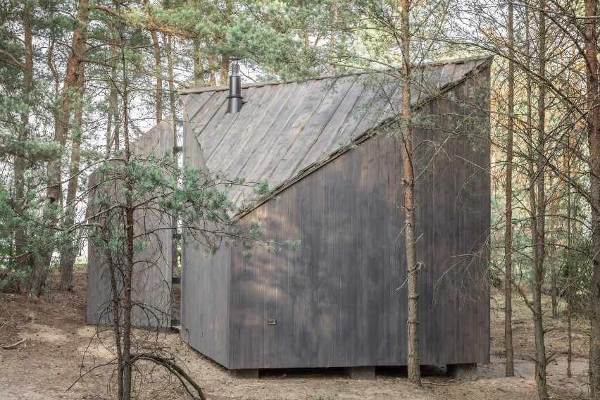 Bookworm Cabin w Adelinie pod Warszawą. Przepiękny domek do czytania książek