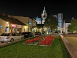 Podświetlone uliczki, kościół św. Stanisława, kamienica Konarzewskich. Czeladzki rynek wygląda świetnie 