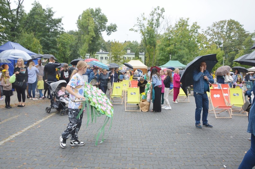 Piknik stowarzyszeń i festiwal miodu w Bełchatowie