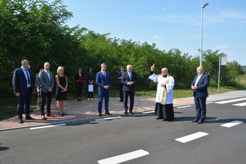 Uroczyste otwarcie ulicy Koszarowej w Sulechowie i drogi w...