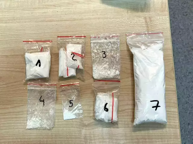 Wstępne testy potwierdziły, że 35-letni torunianin miał ponad 200 gramów amfetaminy. Funkcjonariusze przekazali narkotyki do laboratorium kryminalistycznego, gdzie zostaną poddane szczegółowej ekspertyzie