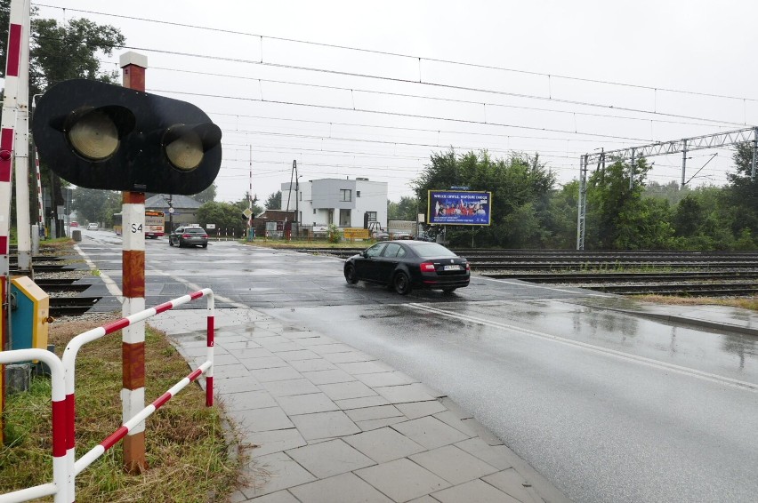 Problemy komunikacyjne Warszawy. Co z tunelem pozwalającym ominąć tory w Rembertowie? Końca nie widać, mieszkańcy jeszcze poczekają