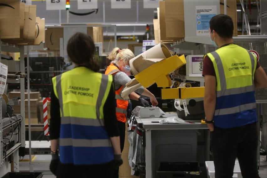 Tak właśnie wygląda nowoczesne centrum logistyczne Amazon w...